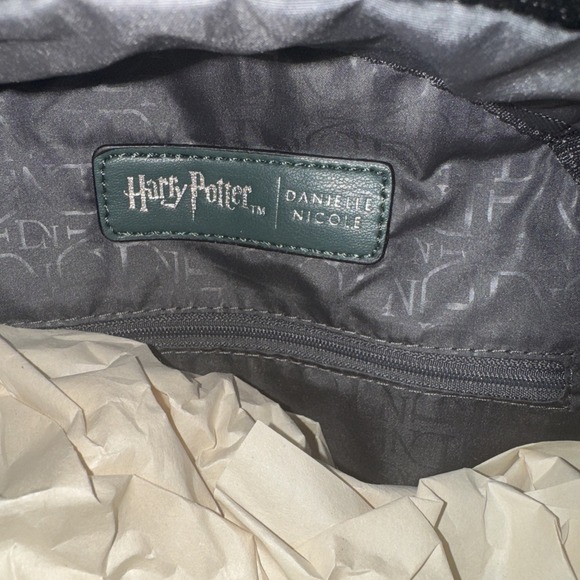 New Harry Potter Daniel Nicole "Slytherin" Backpack And Fanny Pack Belt Bag NWT - Picture 6 of 9